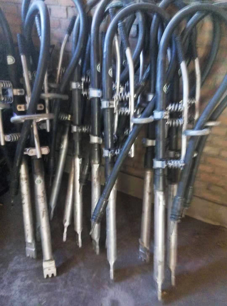 ND-4X4型一(yi)拖四内燃軟軸(zhou)高頻搗固機