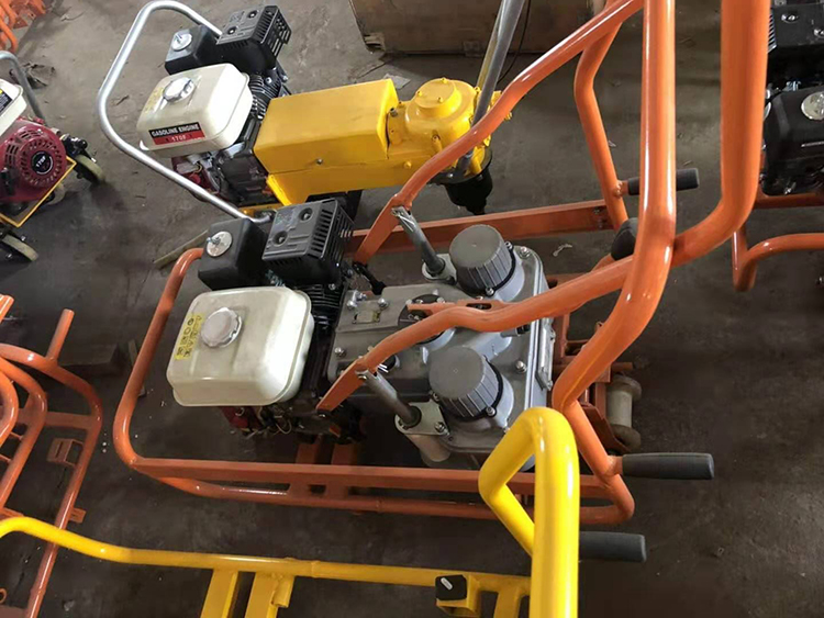 NLB-600型(xíng)雙頭内(nei)燃螺栓(shuan)扳手