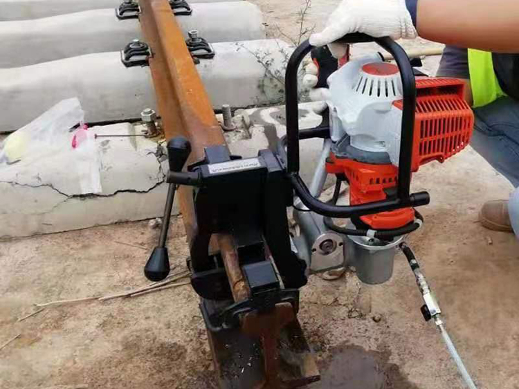 NZG-31II型内燃鋼軌鑽(zuan)孔機