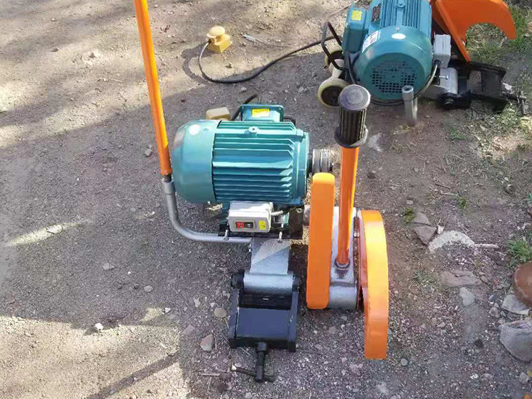 DQG-4型電(dian)動鋼軌鋸軌(gui)機