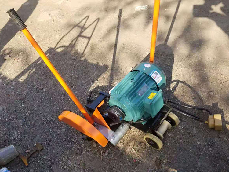 DQG-4型電(dian)動鋼軌鋸(ju)軌機 