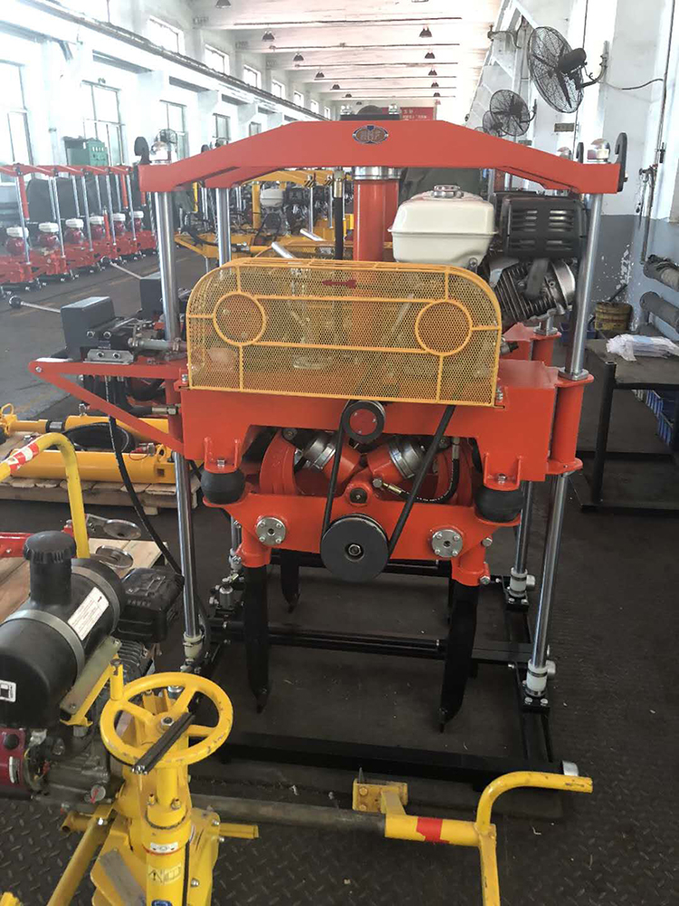 YCD-4型液壓(ya)道岔搗固(gù)機