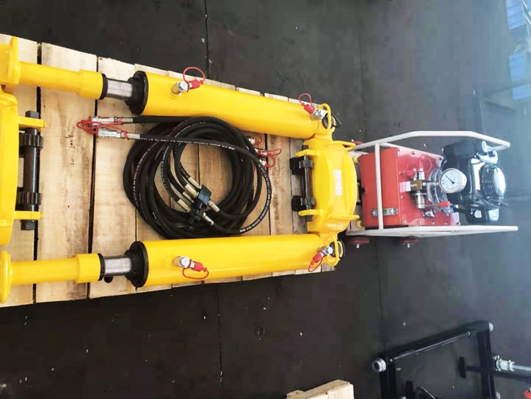 YLS-900型液(ye)壓拉伸機