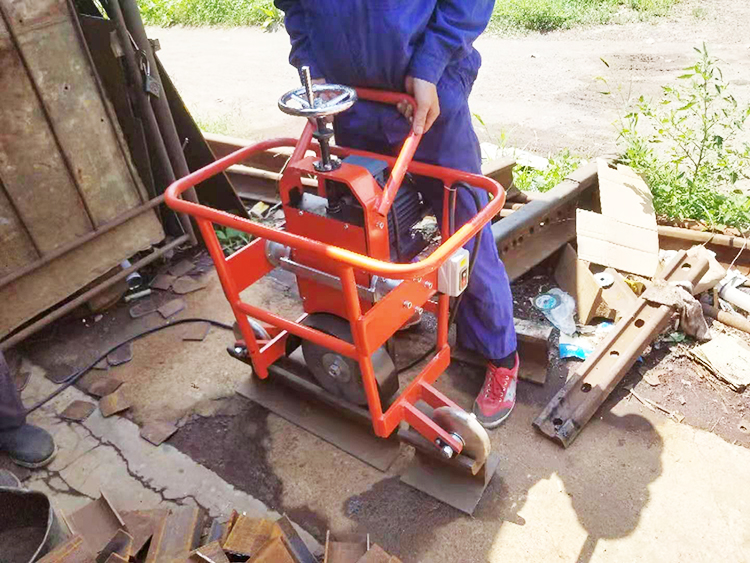 FMG-3.0型(xíng)内燃槽型軌仿形(xíng)打磨機