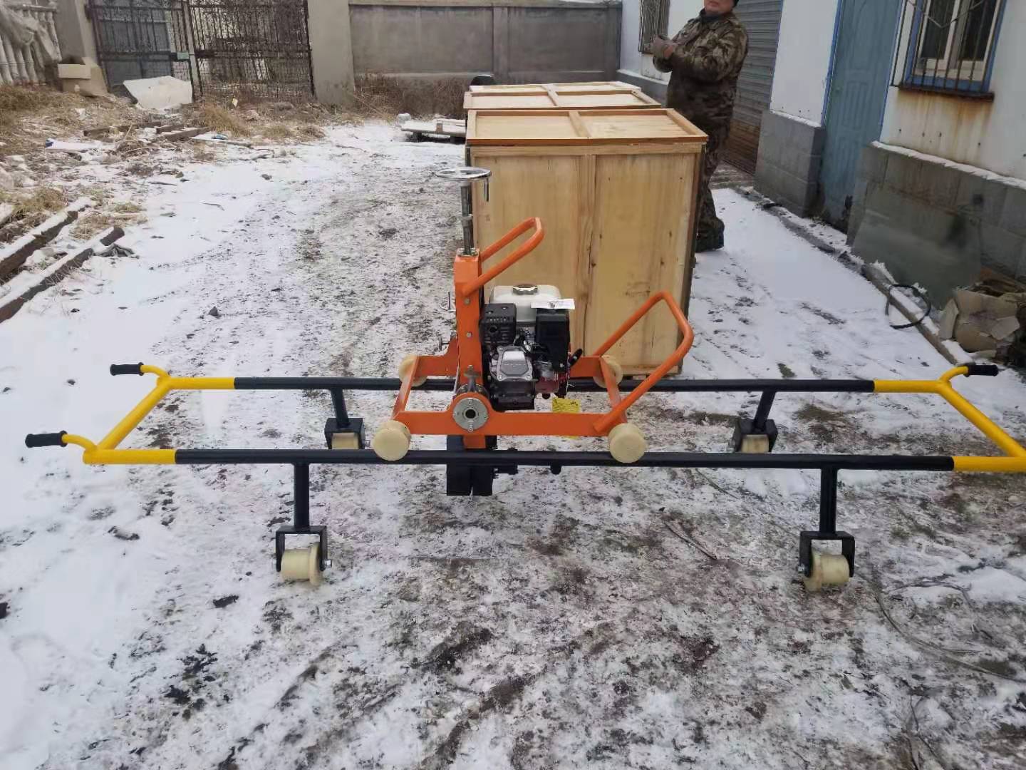 NCM-4.0型内(nei)燃道岔打(da)磨機 